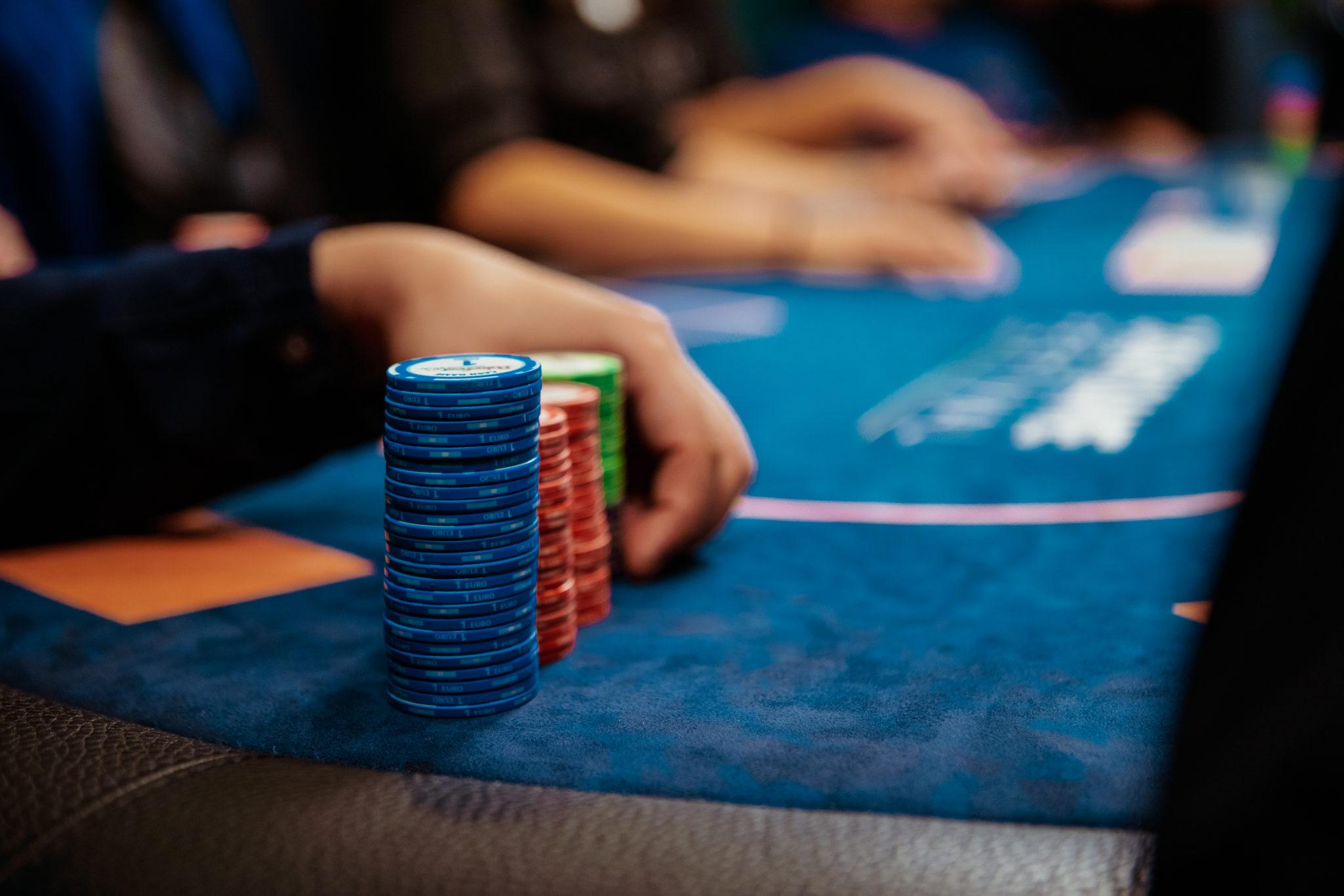 Khám phá game bài Hong Kong Stud hấp dẫn và bí quyết chiến thắng